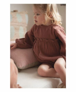 Lily Cotton Muslin Romper Dusty Pink Marlot Paris Fashion Baby 11 Lily Cotton Muslin Romper Dusty Pink Marlot Paris Fashion Baby -Baby Tops Elegant Store lily cotton muslin romper dusty pink marlot paris fashion baby 3